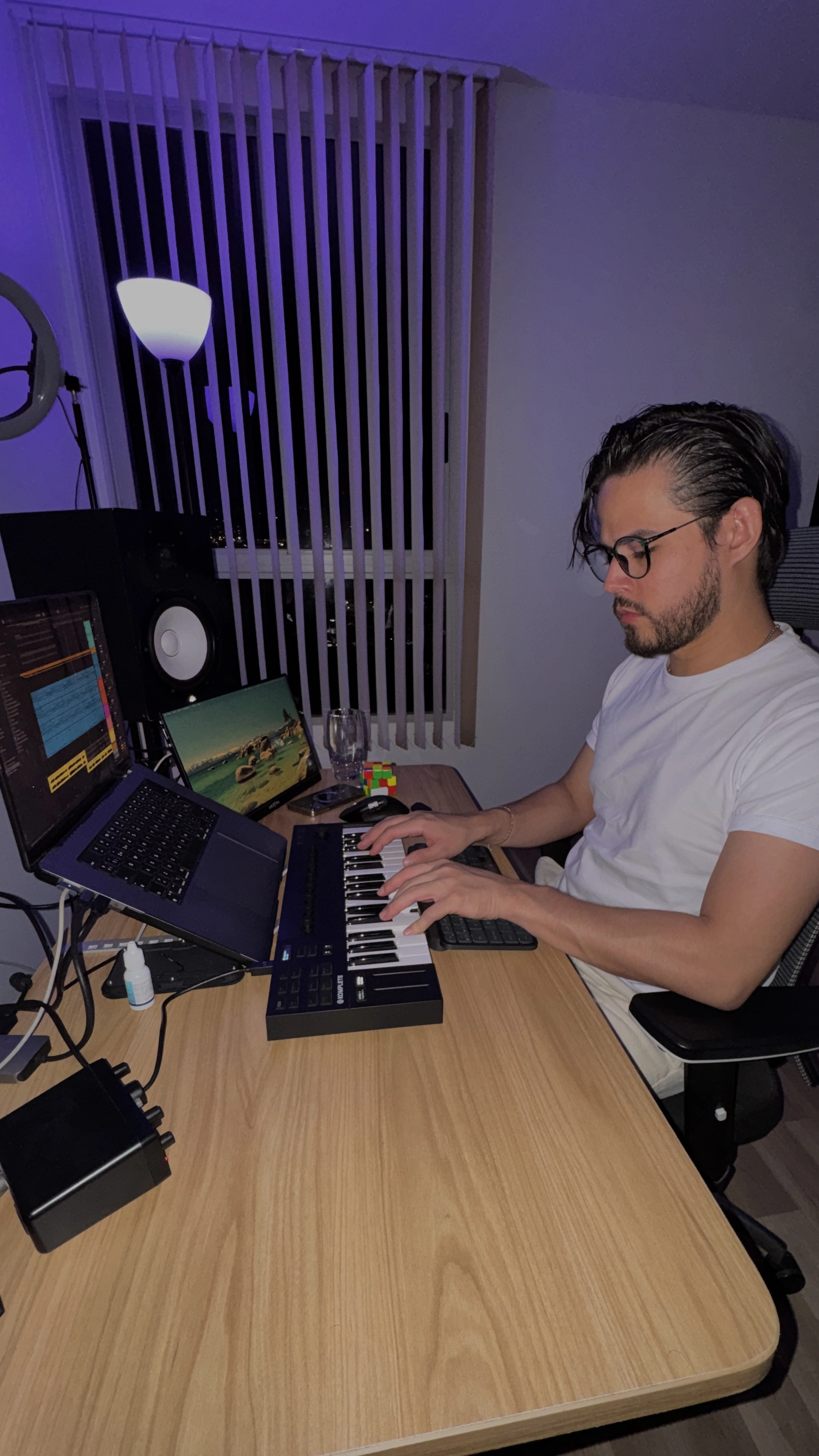 Axl Lake – Visual 1