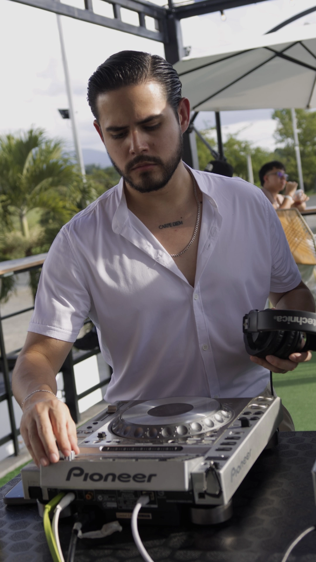 Axl Lake – Visual 4